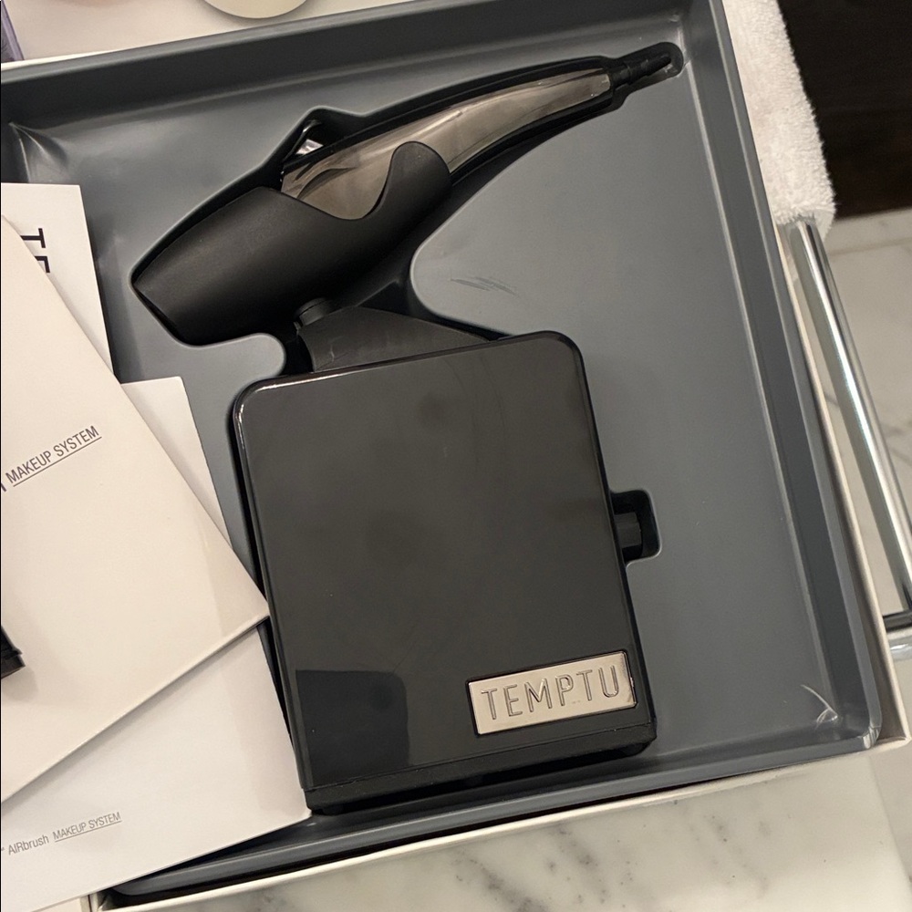 Temptu NEW IN BOX Airbrush original Makeup Foundation System